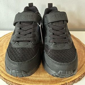 Skechers Black Size 1 Memory Foam Sneakers